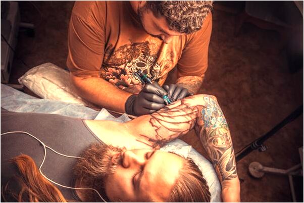 夢到拾到很多五彩石是怎么回事_周公解夢官網