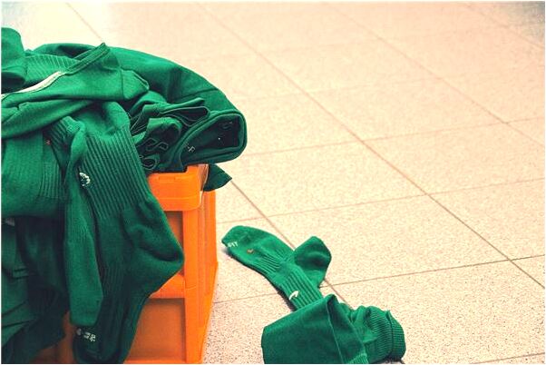 夢見烏雲密布電閃大雨是什麼意思_周公解夢官網