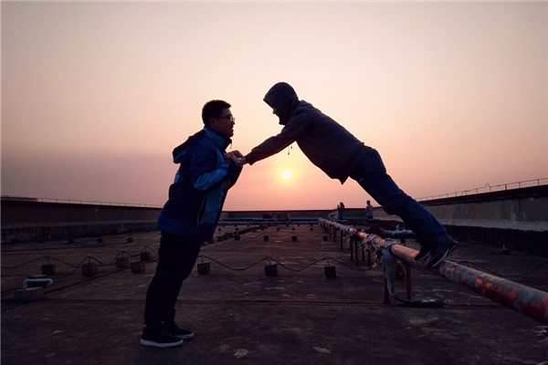 夢到了爬到樓頂是什麼兆頭_周公解夢