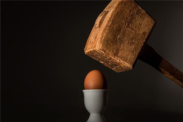 夢見被砸到預示什麼_周公解夢