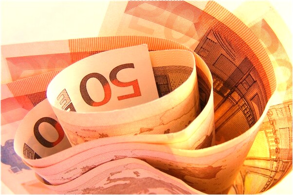 夢見自己背女兒終於靠岸了有什麼意思_周公解夢官網