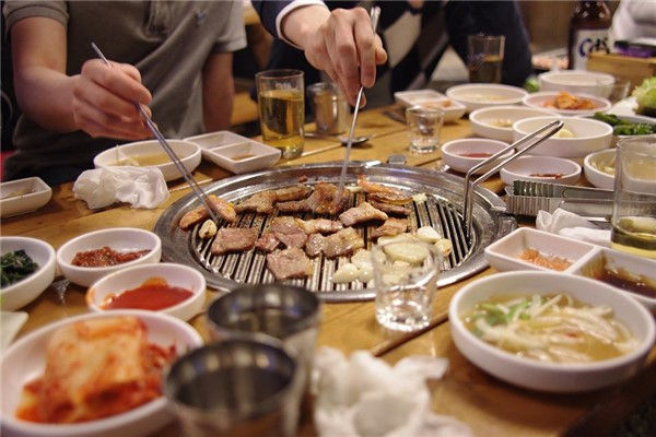 夢到了家裡來客人吃飯預示著什麼_周公解夢