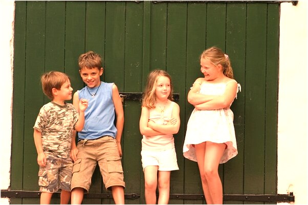 夢到了在毛坑邊與人說話是什麼意思_周公解夢官網