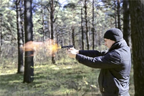 夢到開槍打人_周公解夢