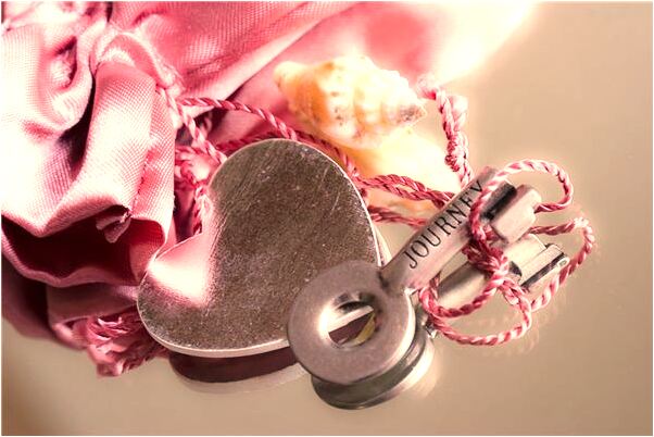 夢見老公騎車拉著兩個女人是什麼意思_周公解夢官網