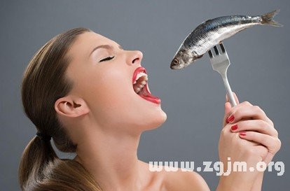 夢見嘴裡吐出小飛蟲_周公解夢