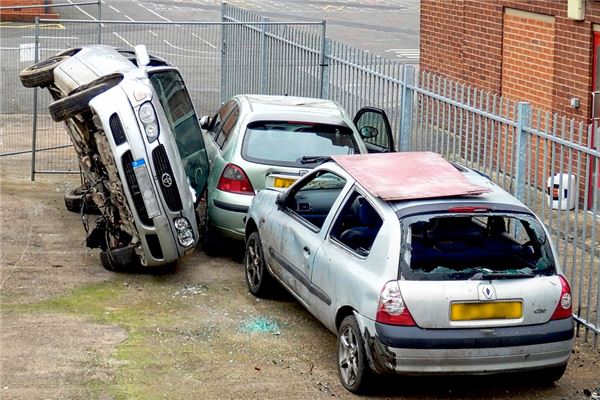 夢到車被蹭是凶兆還是吉兆_周公解夢