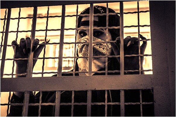 夢到在很多石頭的路上開車好不好_周公解夢官網