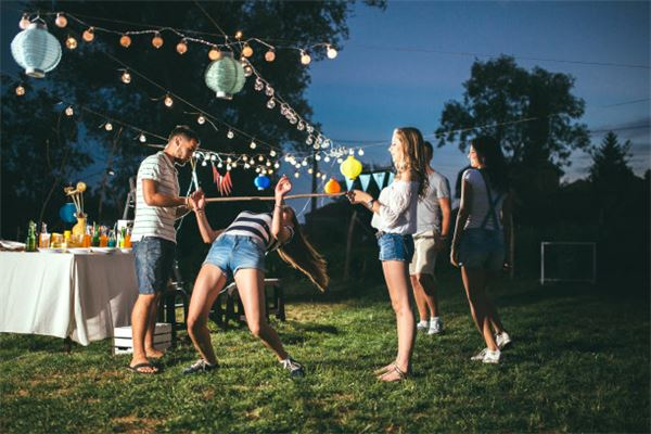 夢見自己家來很多人預示了什麼_周公解夢