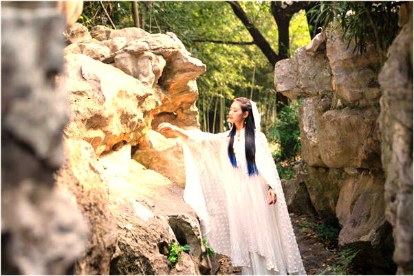 夢到自已被石頭砸有什麼寓意嗎_周公解夢官網