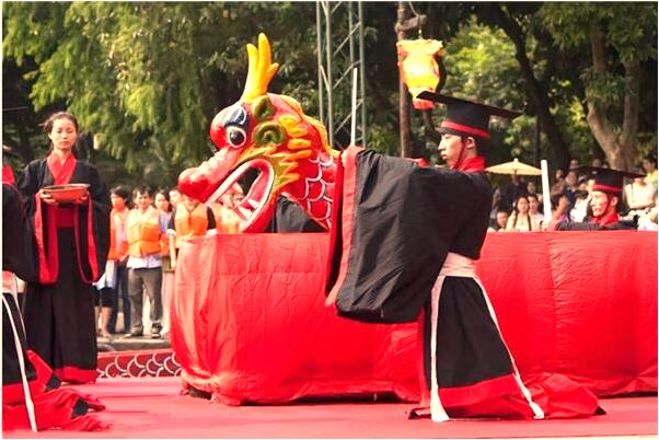 夢見差點被東西砸中有什麼含義_周公解夢官網