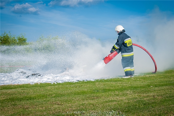 夢到了衣服起火有用水澆滅有什麼含義_周公解夢
