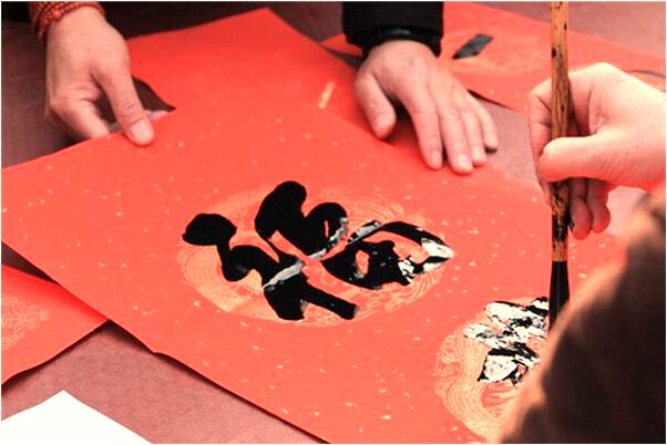 夢到一個女人爬在自己床上怎么回事_周公解夢官網