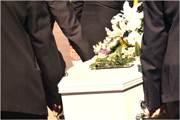 夢見和好友騎著大魚在水上游是咋回事_周公解夢官網