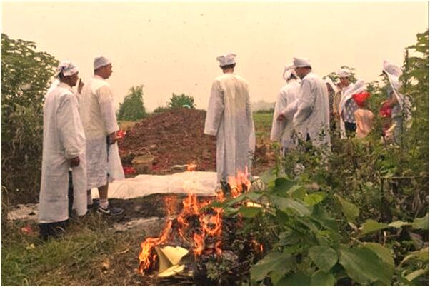 夢到了有人在門外盯著我把門打開是什麼意思_周公解夢官網