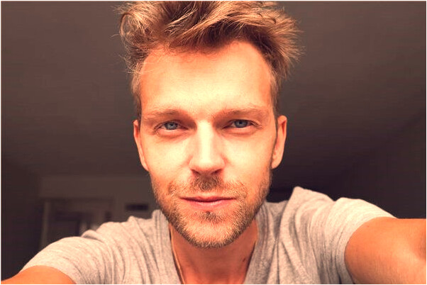 夢到了頭的後面有隻手怎么回事_周公解夢官網