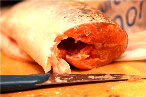 夢見踩著躺在地的女人身上跨過有什麼說法_周公解夢官網