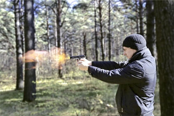 夢見用槍打人什麼意思_周公解夢