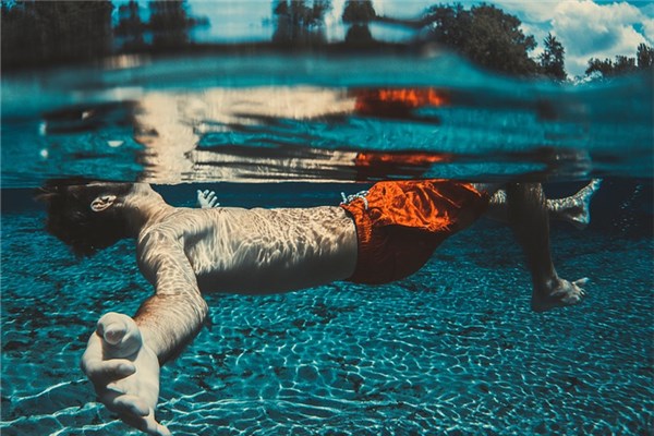 夢到孩子掉到水裡意味著什麼_周公解夢