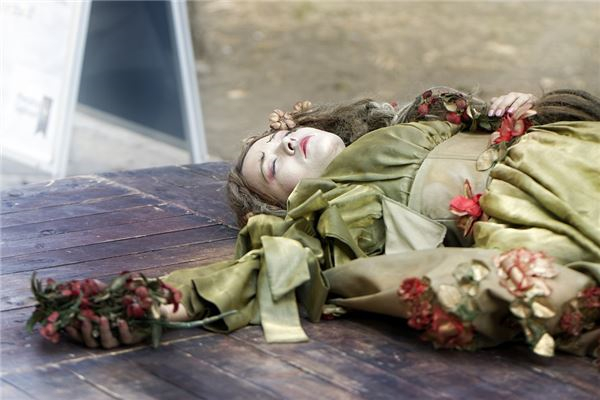 夢見死人發臭是什麼預兆_周公解夢