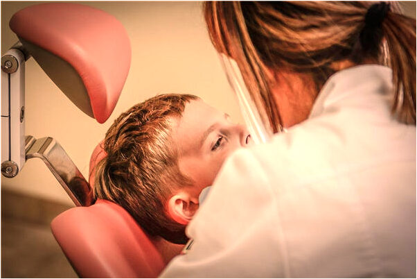 夢見男人裸體和一女人撲床是咋回事_周公解夢官網