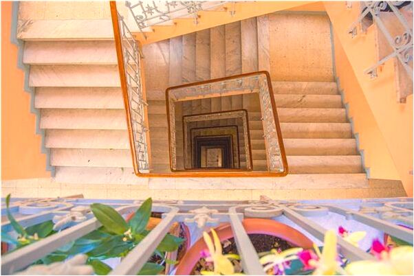 夢到自己飛在空中有什麼預示嗎_周公解夢官網