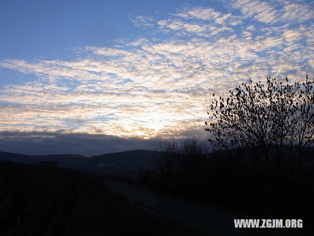 夢見掉了一顆牙齒_周公解夢夢到掉了一顆牙齒是什麼意思_做夢夢見掉了一顆牙齒好不好_周公解夢官網