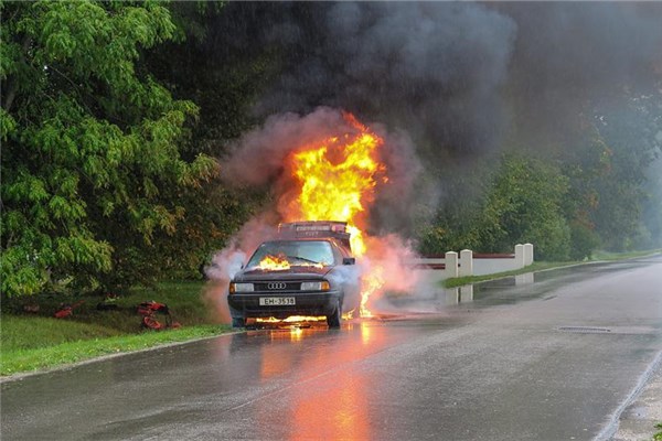 夢到汽車被燒是怎么回事_周公解夢