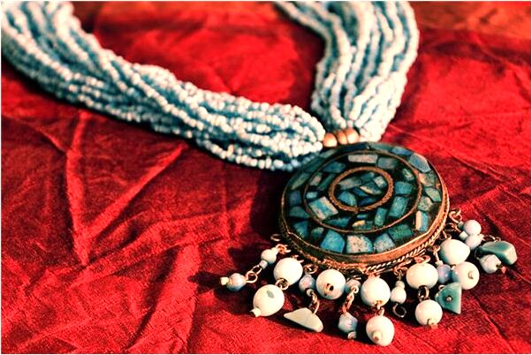 夢見媽媽買了一件綠衣服有什麼意思_周公解夢官網