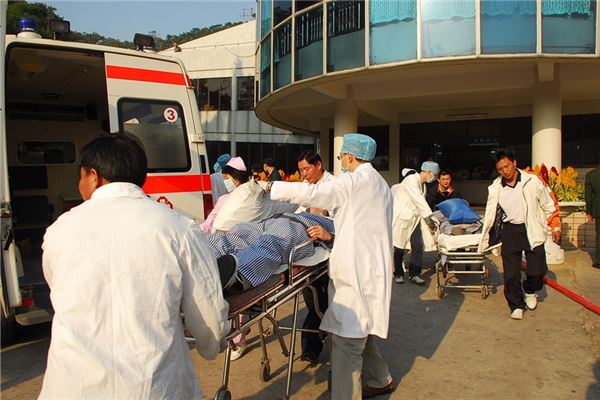 夢到被搶救預示了什麼_周公解夢