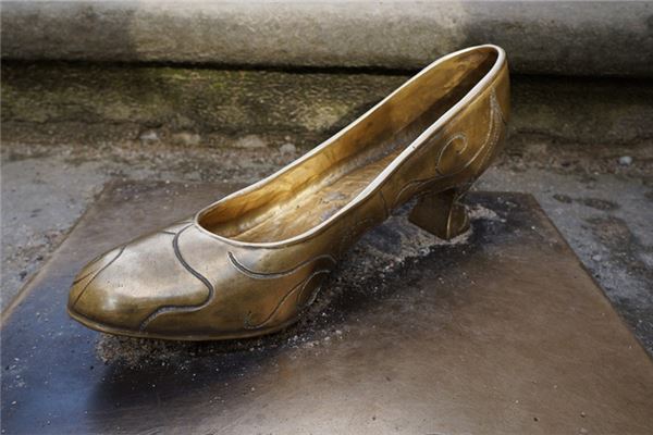 夢到了金鞋意味著什麼_周公解夢