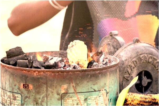 夢到雜貨店門前有條無頭黑白蛇代表著什麼？_周公解夢官網