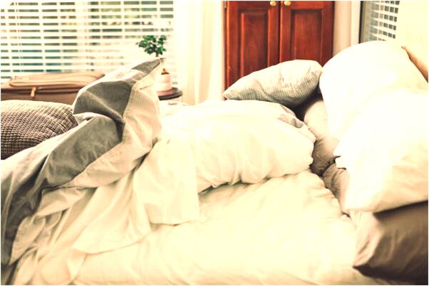 夢見朋友睡在自己床上是什麼啟示_周公解夢官網