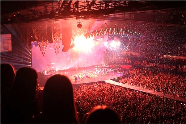 夢到別人穿孝衫在家門口代表著什麼？_周公解夢官網