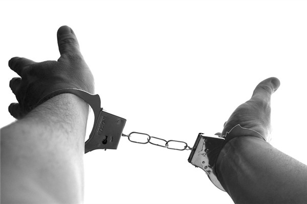 夢見抓住賊什麼預兆_周公解夢