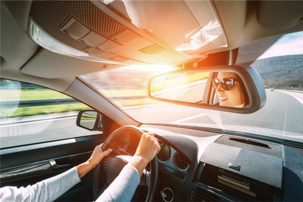 夢見開汽車_周公解夢