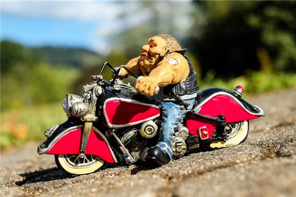 夢到車下坡怎么回事_周公解夢