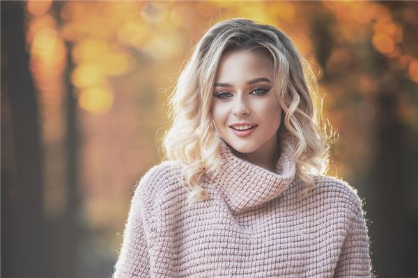 女人夢見長了幾根白髮_周公解夢