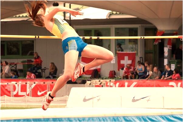 夢到了狗纏著你是好事還是壞事_周公解夢官網