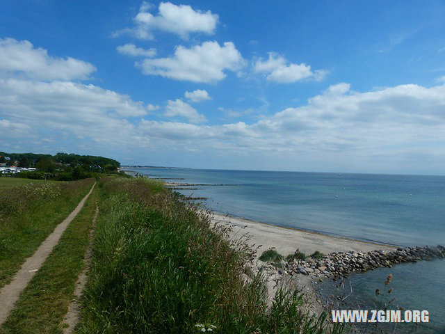 夢見和兩個女人睡覺_周公解夢夢到和兩個女人睡覺是什麼意思_做夢夢見和兩個女人睡覺好不好_周公解夢官網