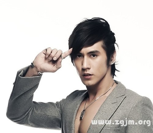 張倫碩個人資料 張倫碩微博 張倫碩姐姐立正向前走_十二星座