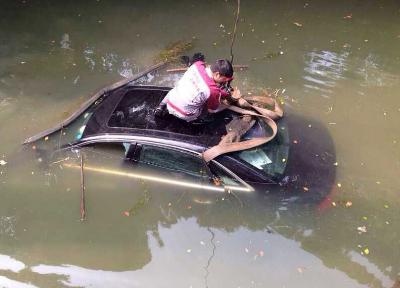 夢見汽車掉河裡