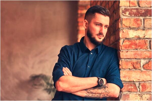 夢見有個女死人把自己往下拉怎么回事_周公解夢官網