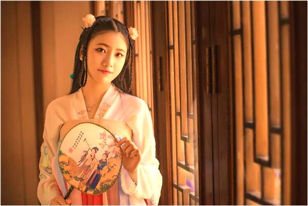 夢見自己車人掉水裡預示著什麼_周公解夢官網