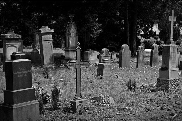 夢見尋找墓地的預兆_周公解夢