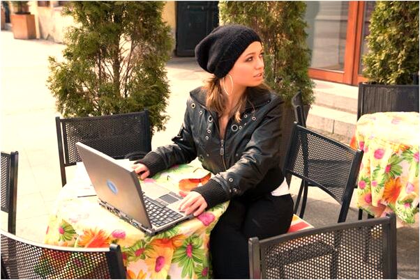 夢見爸爸身邊跟著個人是什麼意思_周公解夢官網