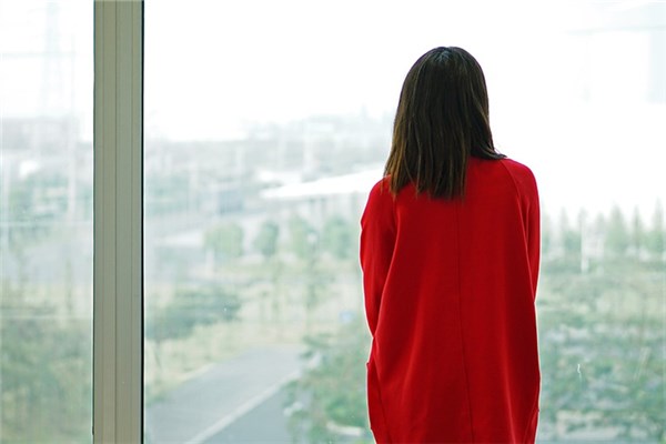 夢到了女人穿紅衣服是什麼兆頭_周公解夢