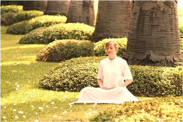 夢到白龍趴在草地上是什麼意思_周公解夢官網