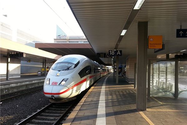 夢到了坐快車有什麼徵兆_周公解夢