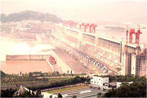 夢到了建築工地蛇擋道回不去家代表著什麼？_周公解夢官網